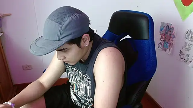 Snapshot of Hgp3riodictabl3 chatting on January 3, 8:32 am Hgp3riodictabl3 online show from January 3, 8:32 am