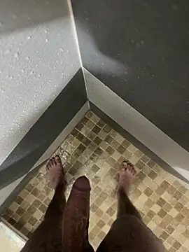 Snapshot of mylovetr1 chatting on February 5, 4:59 am mylovetr1 online show from February 5, 4:59 am