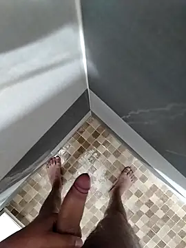 Snapshot of mylovetr1 chatting on November 9, 6:33 am mylovetr1 online show from November 9, 6:33 am