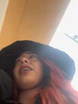 Snapshot of alexxxa69 chatting on March 17, 9:44 am alexxxa69 online show from March 17, 9:44 am