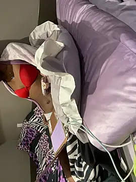 iveedie017 online show from March 22, 5:44 am