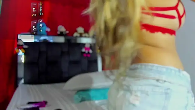 Snapshot of chloe_vasquez710 chatting on February 13, 1:15 pm chloe vasquez710 online show from February 13, 1:15 pm