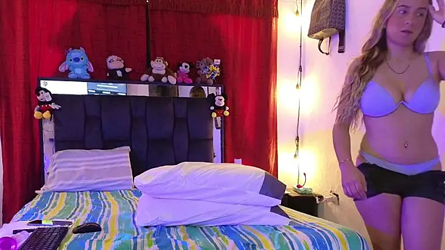 Snapshot of chloe_vasquez710 chatting on March 4, 7:32 pm chloe vasquez710 online show from March 4, 7:32 pm