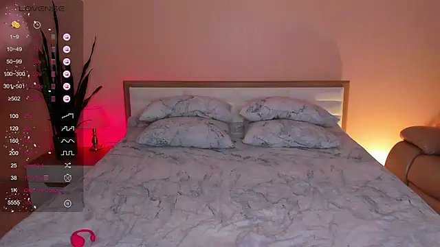 Snapshot of skinny_sissss chatting on October 20, 11:10 am skinny sissss online show from October 20, 11:10 am