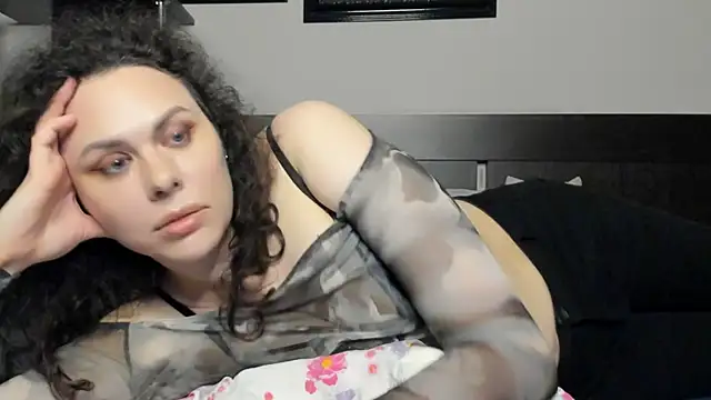 MollyCheiz online show from July 5, 10:39 pm