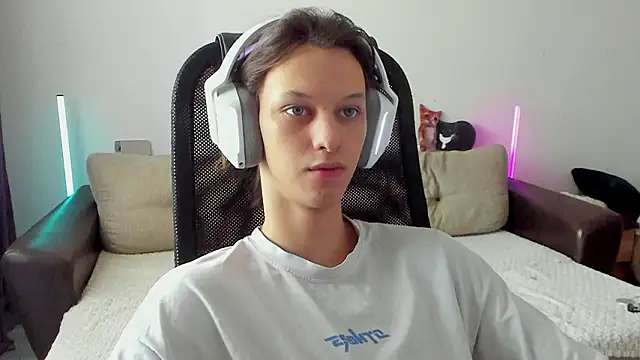 Ostin meow online show from February 4, 7:36 am