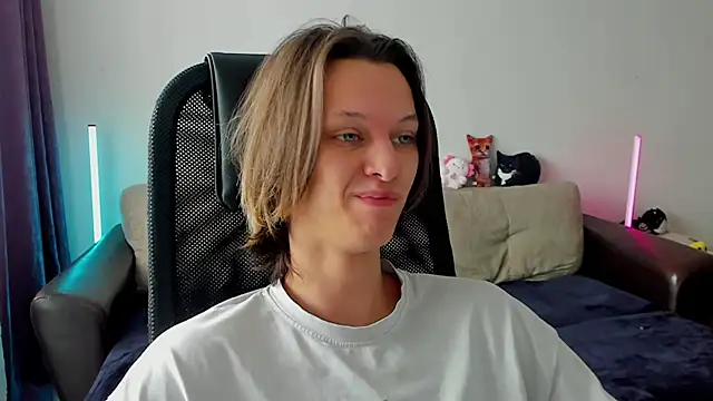 Ostin meow online show from April 10, 9:47 am