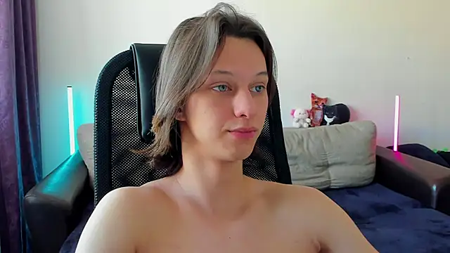 Snapshot of Ostin_meow chatting on April 30, 2:51 am Ostin meow online show from April 30, 2:51 am