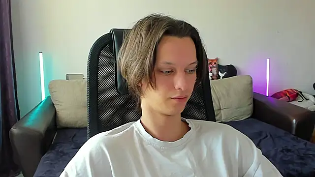 Snapshot of Ostin_meow chatting on June 3, 9:01 am Ostin meow online show from June 3, 9:01 am