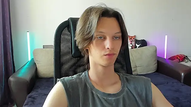 Snapshot of Ostin_meow chatting on June 5, 9:04 am Ostin meow online show from June 5, 9:04 am