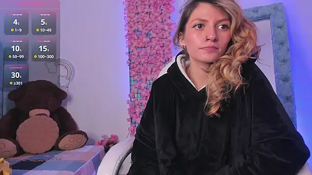 Snapshot of summer_sweet_ chatting on December 17, 7:18 am summer sweet online show from December 17, 7:18 am