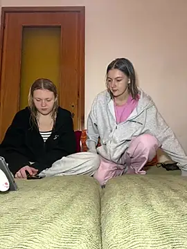 ella grays online show from February 1, 5:00 pm