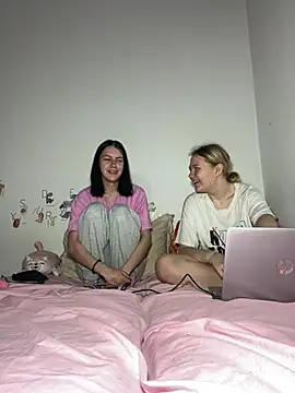 Snapshot of ella_grays chatting on April 28, 7:08 pm ella grays online show from April 28, 7:08 pm