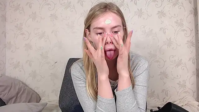 sofiaa here online show from March 12, 12:39 am