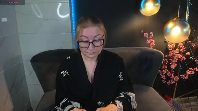 AlexandraKind online show from January 5, 8:10 pm