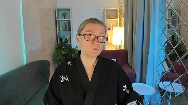 AlexandraKind online show from October 21, 8:20 pm