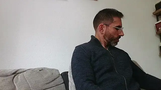 Snapshot of alcatraz009 chatting on October 14, 10:27 am alcatraz009 online show from October 14, 10:27 am