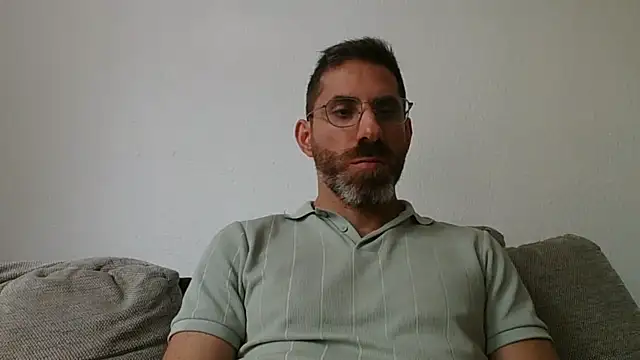 Snapshot of alcatraz009 chatting on October 16, 11:11 am alcatraz009 online show from October 16, 11:11 am