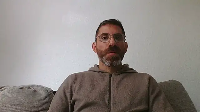 Snapshot of alcatraz009 chatting on October 17, 8:50 am alcatraz009 online show from October 17, 8:50 am