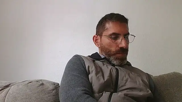 Snapshot of alcatraz009 chatting on October 21, 10:49 am alcatraz009 online show from October 21, 10:49 am