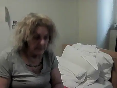 housewife shantie online show from February 28, 9:43 am