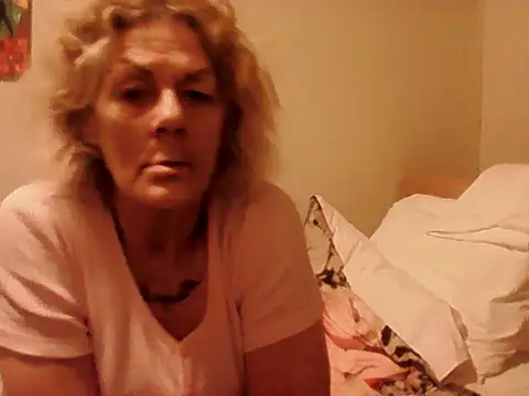 housewife shantie online show from April 8, 2:11 am