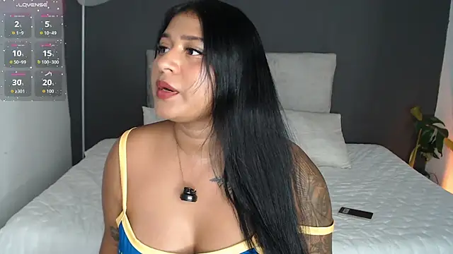 Snapshot of alinakiss chatting on June 26, 8:52 am alinakiss online show from June 26, 8:52 am