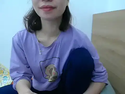 HotQueen online show from January 17, 3:45 am