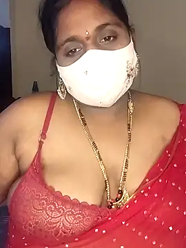 Snapshot of Sexy_Radhikaa chatting on February 8, 4:25 am Sexy Radhikaa online show from February 8, 4:25 am