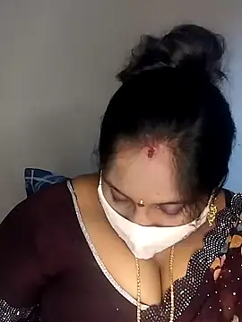 Snapshot of Sexy_Radhikaa chatting on February 27, 9:22 am Sexy Radhikaa online show from February 27, 9:22 am