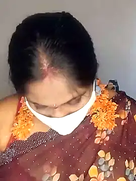 Snapshot of Sexy_Radhikaa chatting on March 2, 9:53 am Sexy Radhikaa online show from March 2, 9:53 am