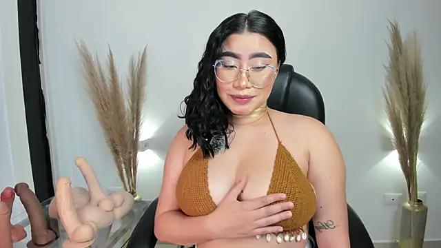 leylaclintonxx online show from March 15, 10:11 pm