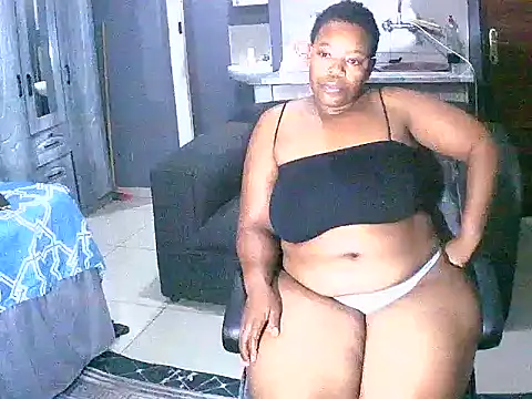 curvyloneah75 online show from December 10, 7:00 pm