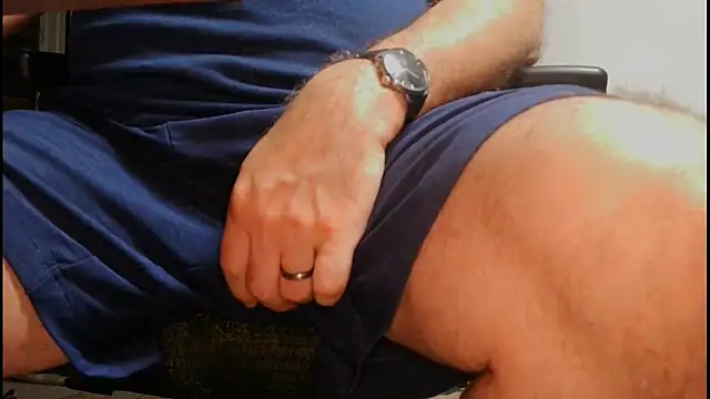 Snapshot of thickdaddy59 chatting on June 10, 3:18 am thickdaddy59 online show from June 10, 3:18 am