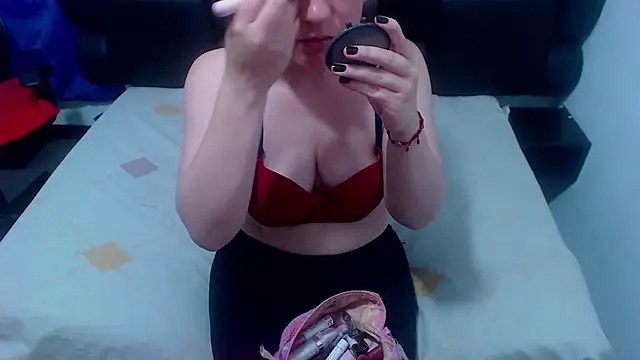 Snapshot of XxMiaSexxyHotxX chatting on October 1, 2:12 pm XxMiaSexxyHotxX online show from October 1, 2:12 pm