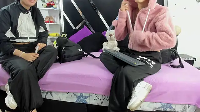 Snapshot of abby_eemily chatting on October 7, 12:02 pm abby eemily online show from October 7, 12:02 pm