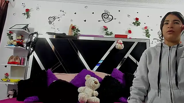 Snapshot of abby_eemily chatting on October 15, 12:05 pm abby eemily online show from October 15, 12:05 pm