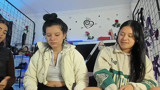 Snapshot of abby_eemily chatting on November 14, 12:15 pm abby eemily online show from November 14, 12:15 pm