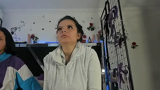 Snapshot of abby_eemily chatting on November 15, 12:13 pm abby eemily online show from November 15, 12:13 pm