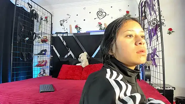 Snapshot of abby_eemily chatting on November 17, 12:11 pm abby eemily online show from November 17, 12:11 pm