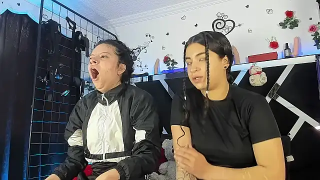 Snapshot of abby_eemily chatting on November 19, 12:27 pm abby eemily online show from November 19, 12:27 pm