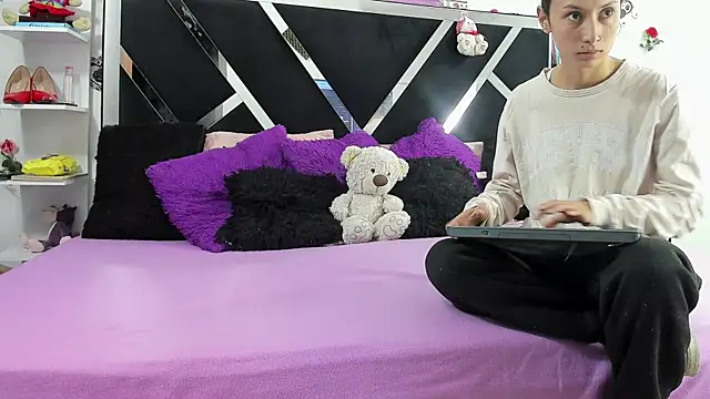 thedream girls online show from October 8, 12:03 pm