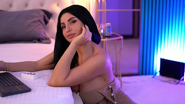 IsabelleHunt online show from February 10, 2:59 pm