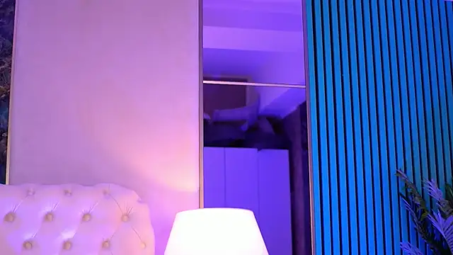 IsabelleHunt online show from February 14, 5:51 am
