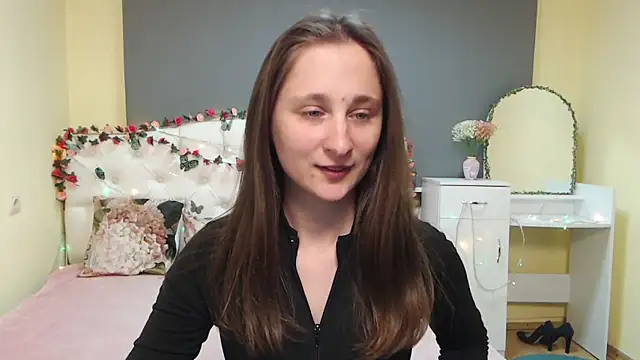 MichelLeee online show from March 17, 12:30 pm