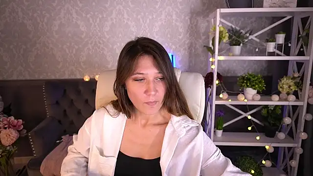 DreamyLinaa online show from December 13, 12:17 pm