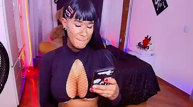 Snapshot of xl_dakotadom chatting on December 17, 10:32 pm xl dakotadom online show from December 17, 10:32 pm