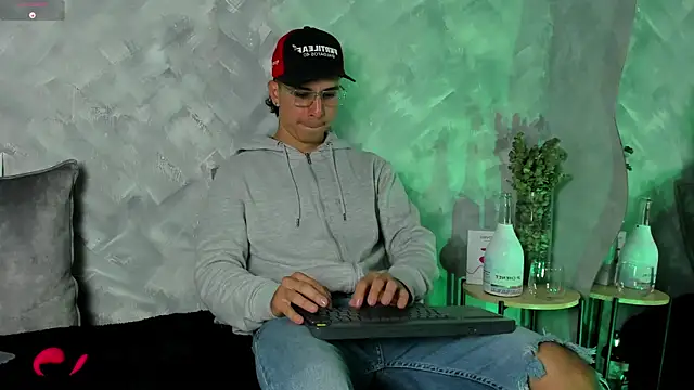 Snapshot of -Bruno-Bs chatting on October 16, 12:22 am -Bruno-Bs online show from October 16, 12:22 am