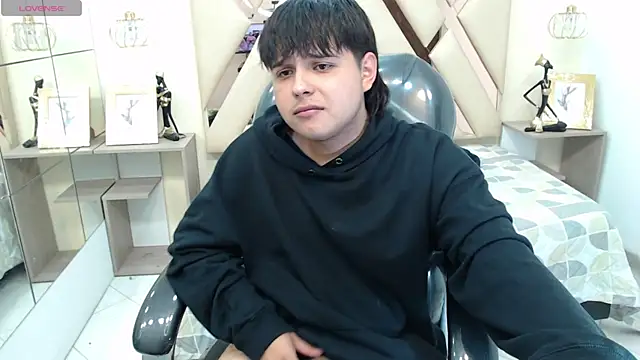 Snapshot of AndrewPherson chatting on January 6, 4:55 pm AndrewPherson online show from January 6, 4:55 pm