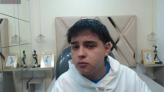 Snapshot of AndrewPherson chatting on January 15, 12:36 pm AndrewPherson online show from January 15, 12:36 pm